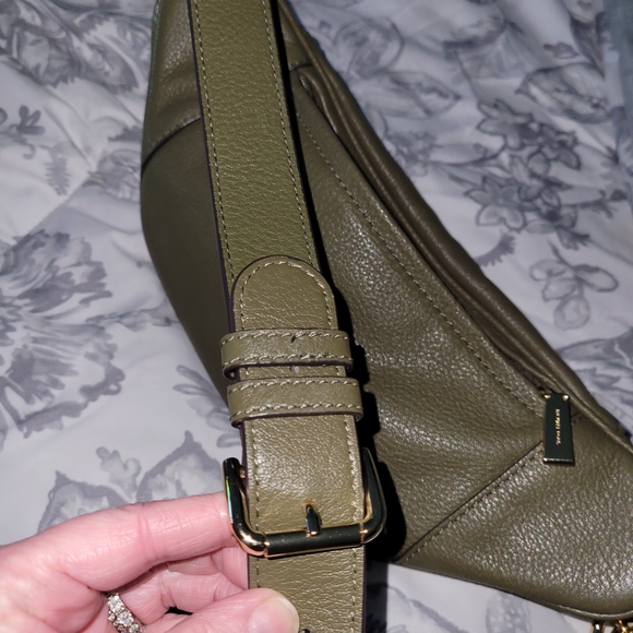 Michael Kors Olive Leather Bag with Gold Details - Picture 7 of 11